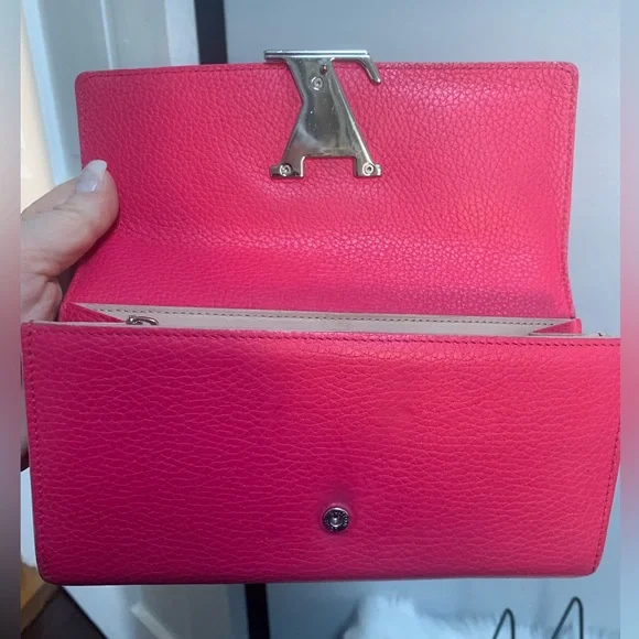 Authentic Louis Vuitton Capucines wallet - Picture 10 of 17